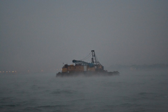 Φορτηγίδα βυθίστηκε στη Σαλαμίνα