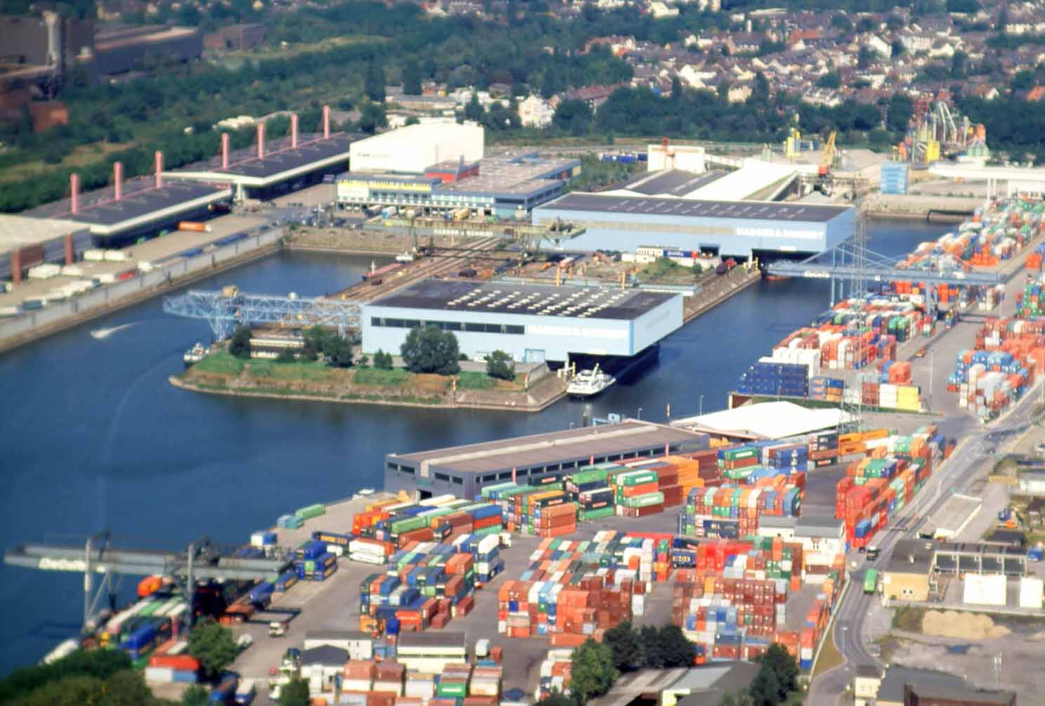 Το λιμάνι του Duisport υπογράφει συμφωνία συνεργασίας 201105231351400047