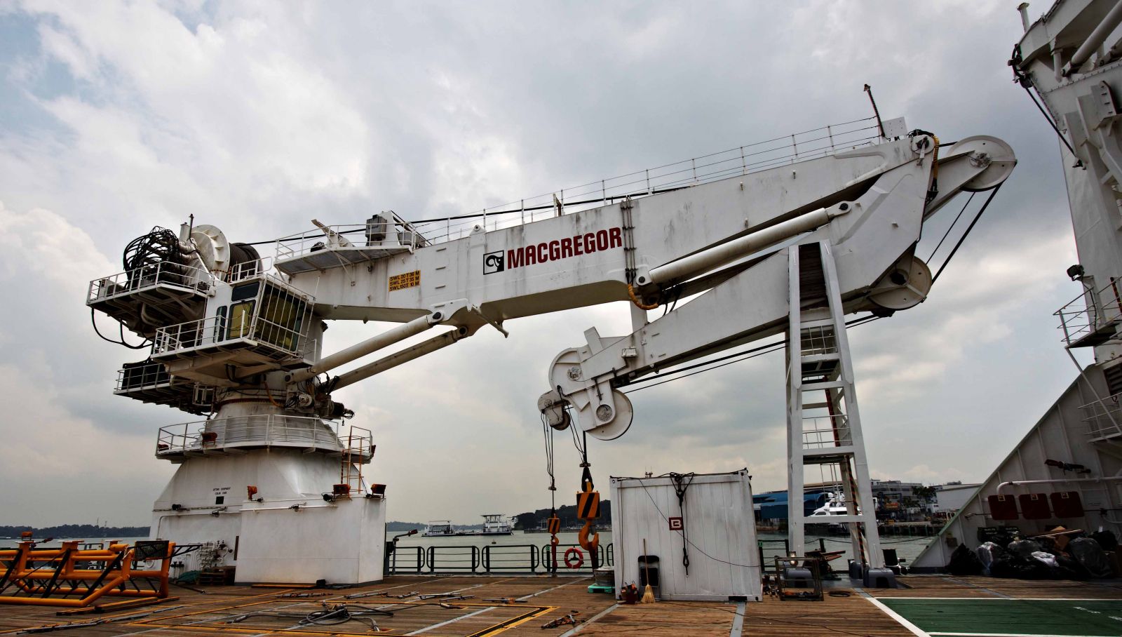 Proven performance wins new MacGregor subsea crane order Ναυτικά Χρονικά