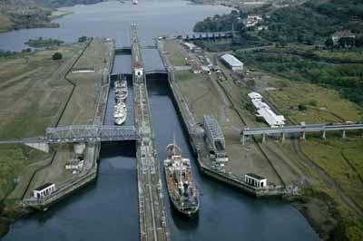 Panama Canal Meets with Tanker, Dry Cargo Industry Representatives
