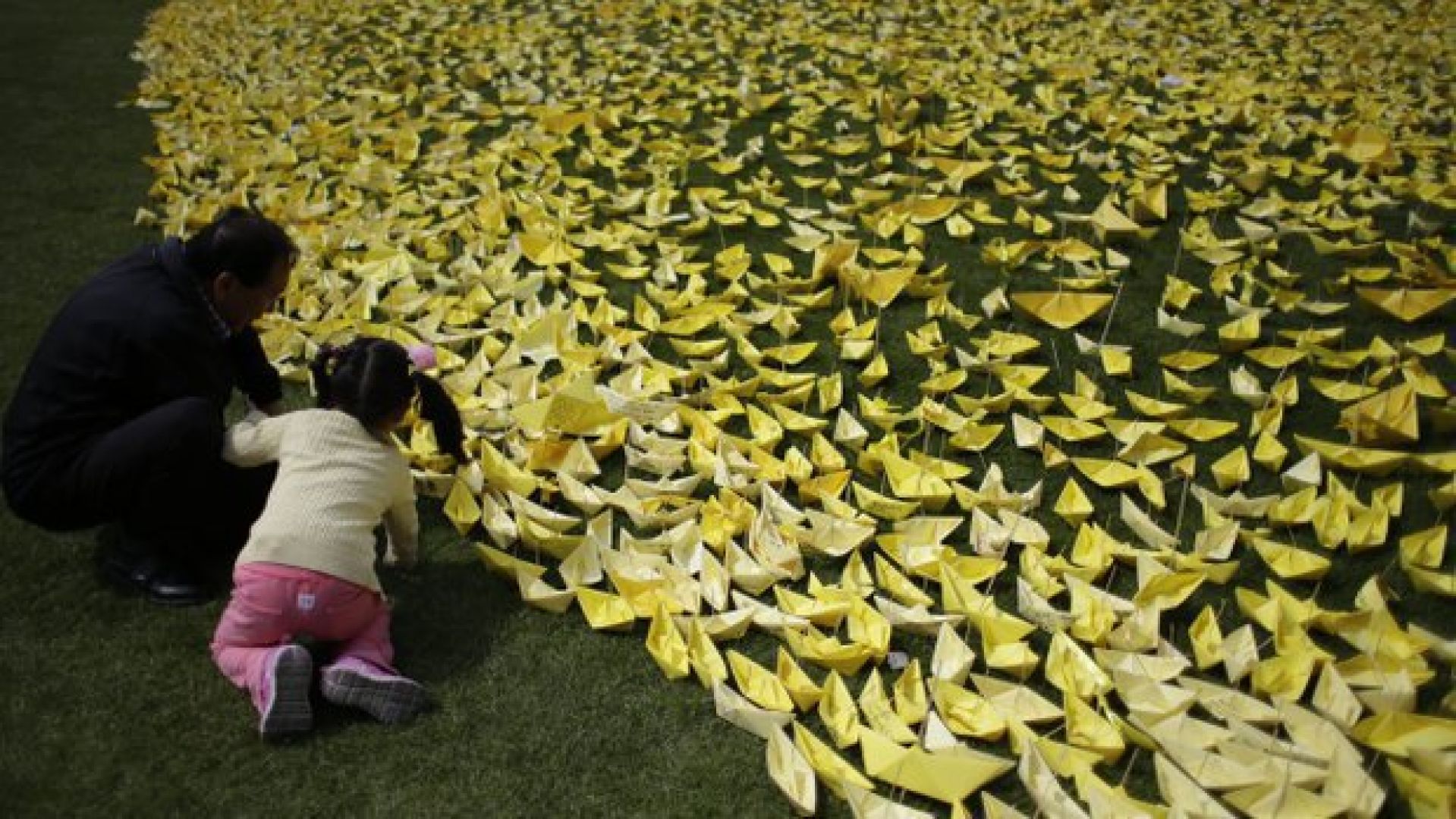 Спящие в сеуле. Корея Sewol Ferry Tragedy. Севоль 2014. Южная Корея 2014 Севоль. Корея 2014 паром Севоль.