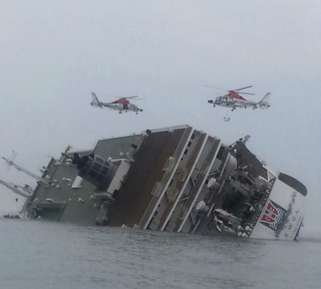 Ferry sinking off South Korea with 450 people on board