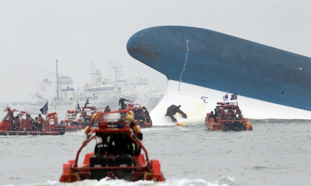 Ferry sinking off South Korea with 450 people on board