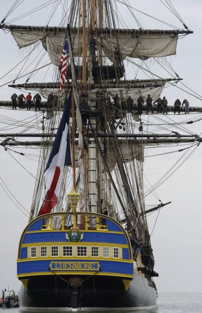 Frigate L'Hermione leaves for USA