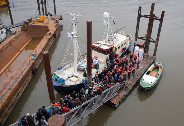 Refugee assistance ship "Sea Watch" christened