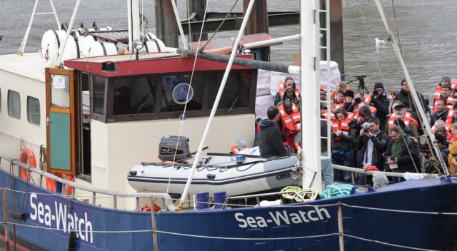 Refugee assistance ship "Sea Watch" christened