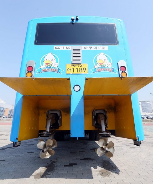 Amphibious bus debuts in South Korea