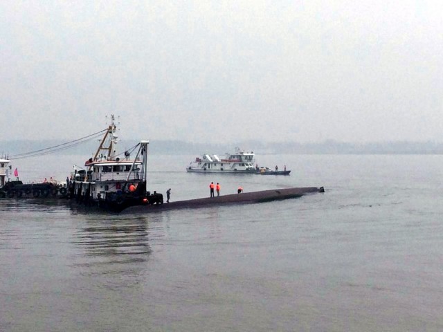 Over 400 people missing after ship sinks in the Yangtze River