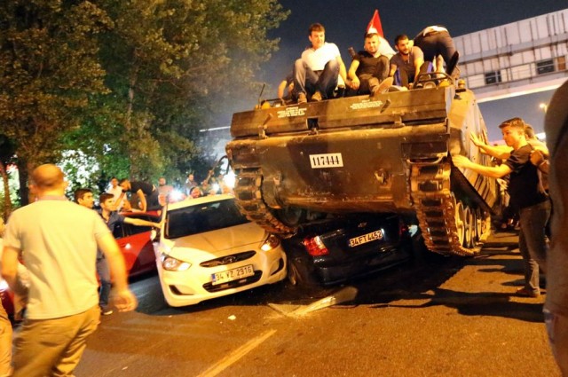 Χάος στην Τουρκία – Πληροφορίες για τραυματίες, νεκρούς και εκρήξεις σε Πόλη και Άγκυρα (updated)