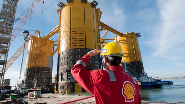 Πτώση στα τριμηνιαία κέρδη της παρουσίασε η Royal Dutch Shell