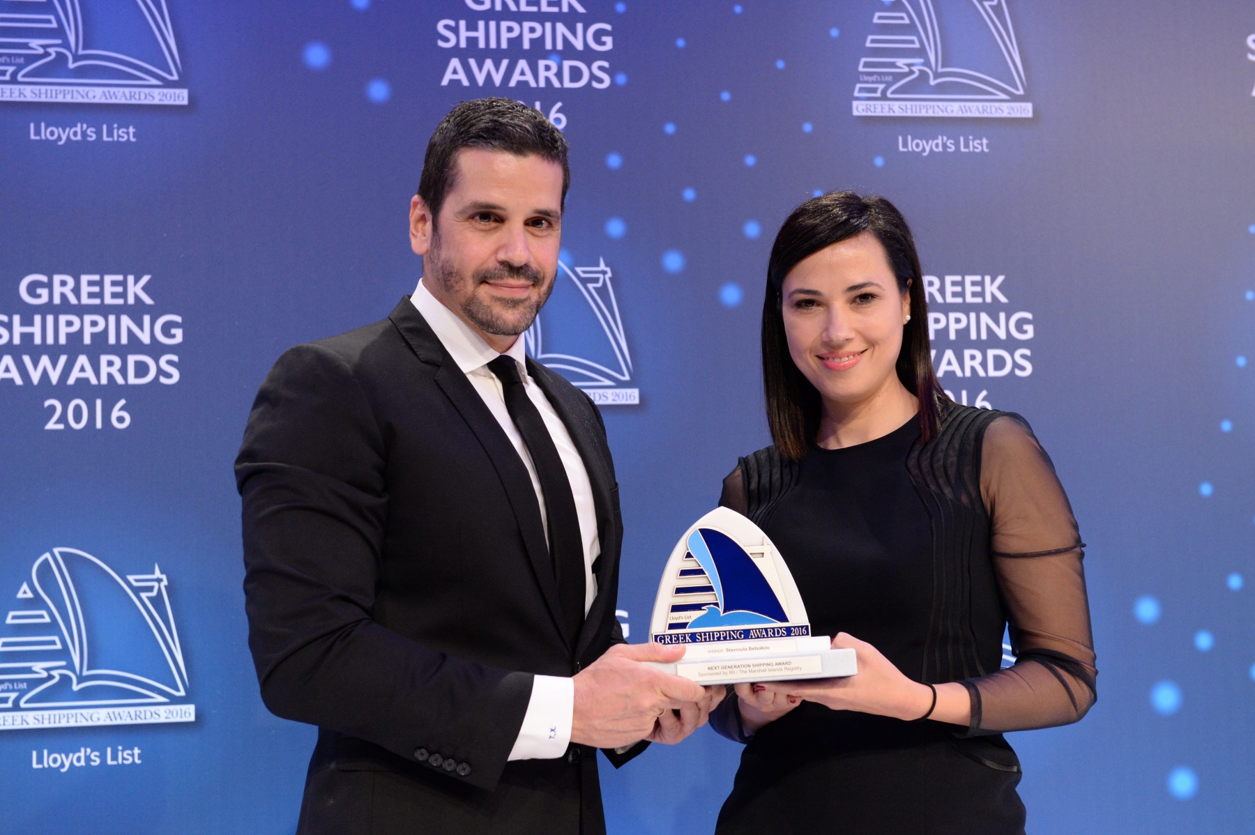 Mr. Theofilos Xenakoudis of sponsor IRI/The Marshall Islands Registry presenting the Next Generation Shipping Award to Ms. Stavroula Betsakou.