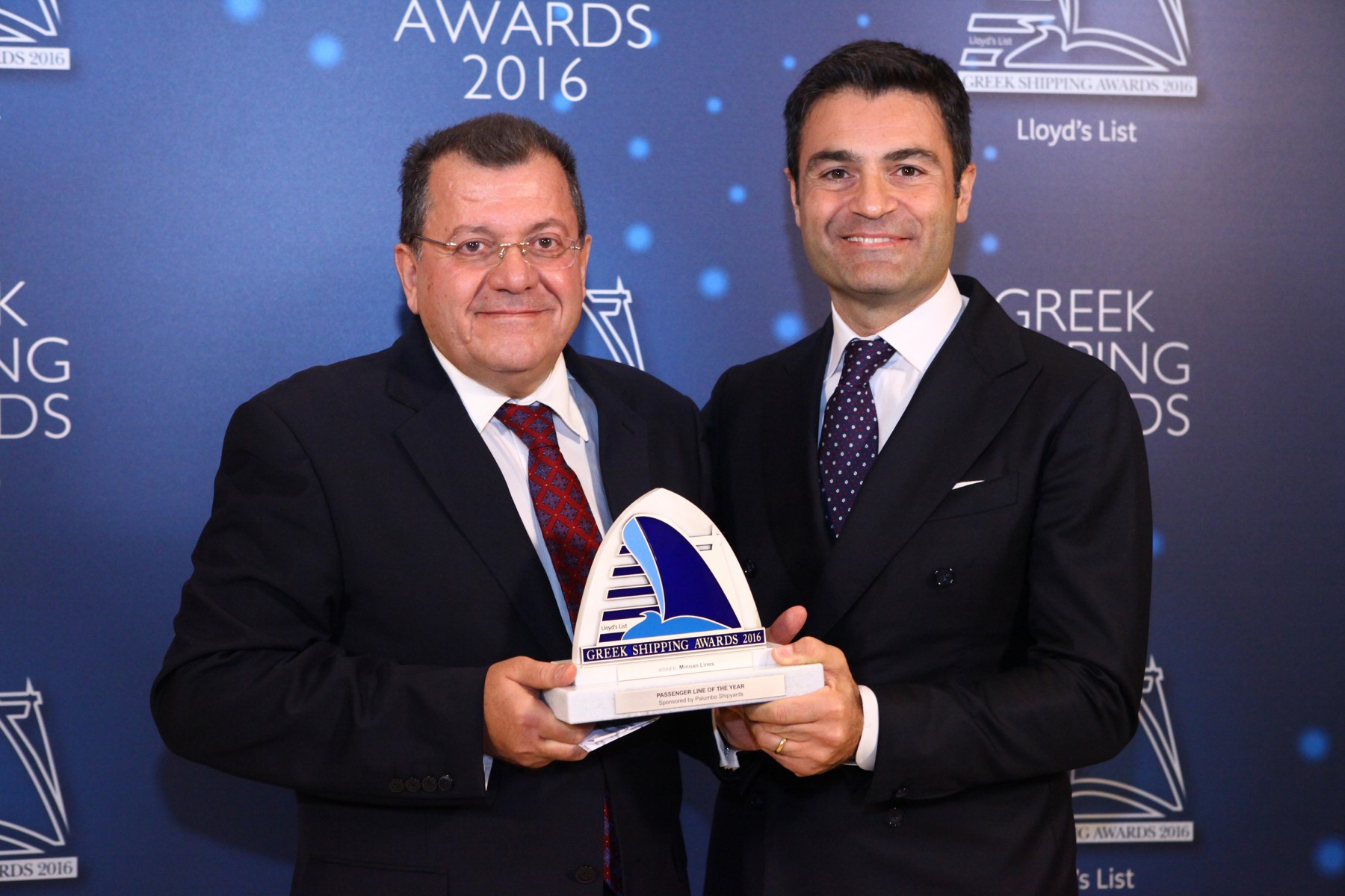 Mr. Antonis Maniadakis of Minoan Lines accepting the Passenger Line of the Year Award from Mr. Raffaele Palumbo of sponsor Palumbo Group.