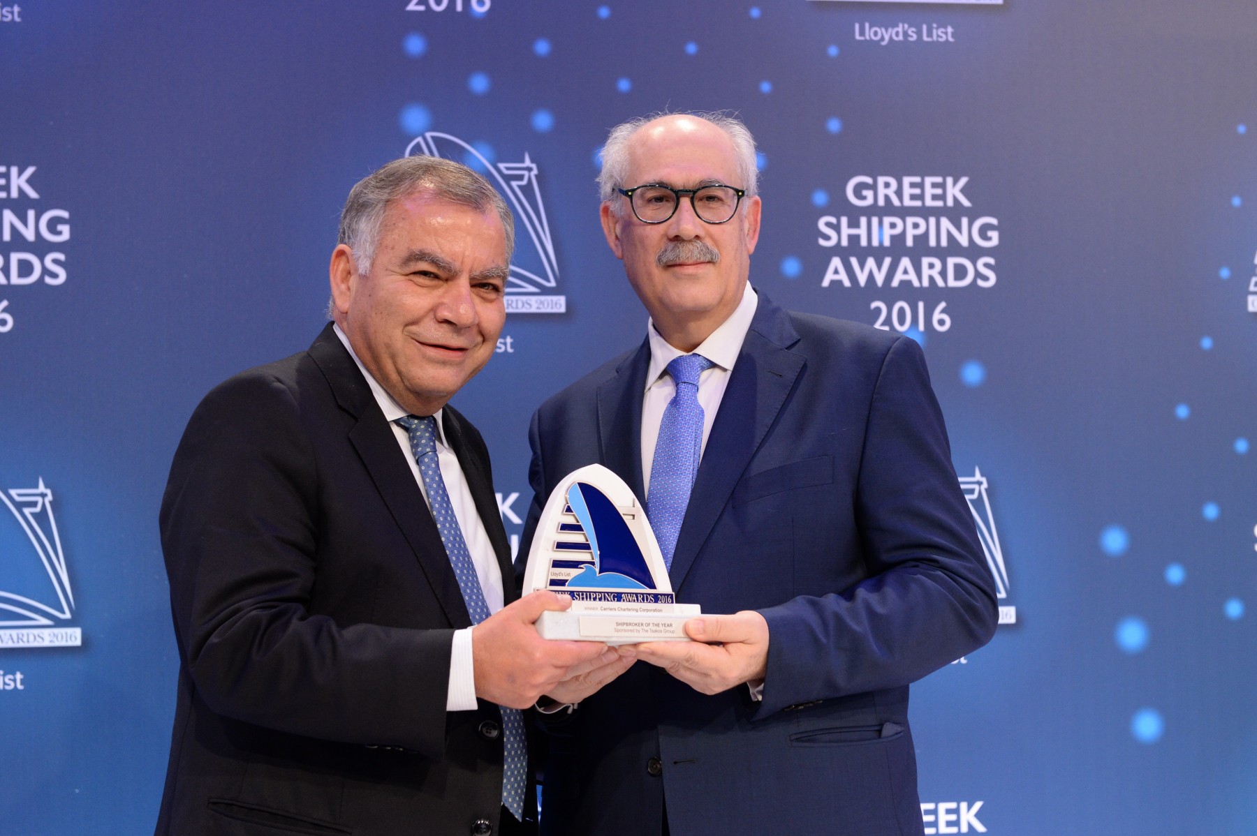 Mr. Takis Christofides of Carriers Chartering Corporation accepting the Shipbroker of the Year Award from Mr. Harry Hajimichael of sponsor The Tsakos Group.