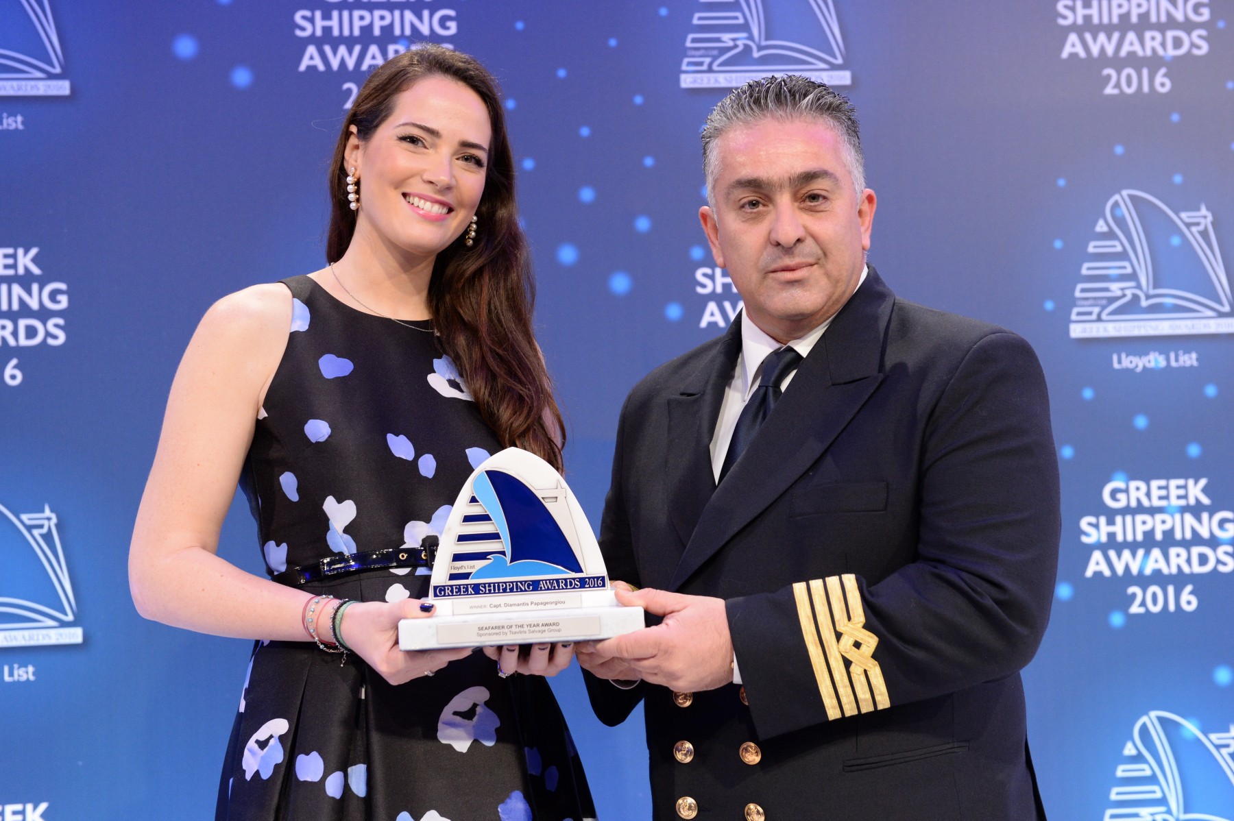 Ms. Natalia Tsavliris-Vasilopoulos of sponsor Tsavliris Salvage Group presenting the Seafarer of the Year Award to Capt. Diamantis Papageorgiou of “Nissos Rodos”.