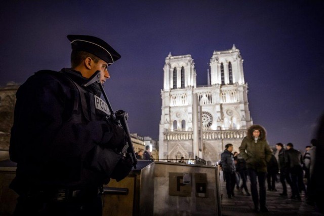 Security measures at Notre Dame Cathedral in Paris