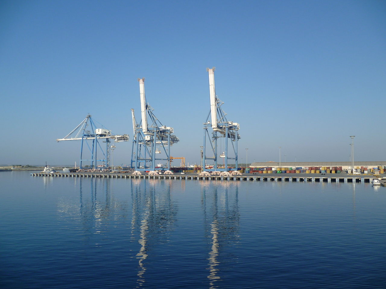 1280px-Cranes_Limassol_Harbour_20110703