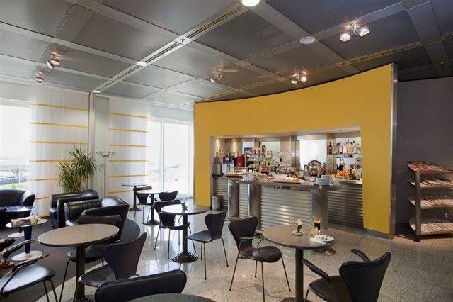 lufthansa_business_lounge_1