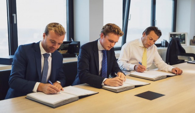 (Α-Δ): Daan Geldermans (co-founder of Skoon Energy), Peter Paul van Voorst (founder of Skoon Energy), Arnout Damen (CCO Damen)