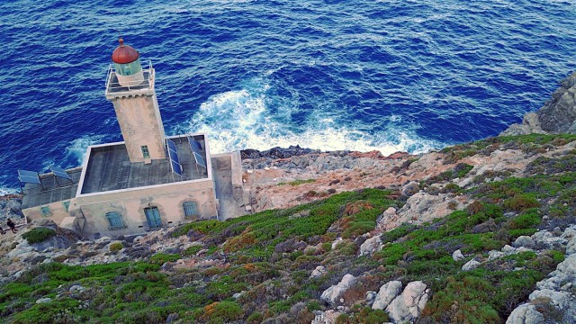 Βρίσκεται στο νοτιότερο άκρο της Πελοποννήσου. Κατασκευάστηκε το 1883 με ύψος 15 μέτρα. Στις μέρες μας είναι γνωστός κι ως κάβο-Μαλιάς ή Ξυλοχάφτης λόγω των πολλών πλοίων που βυθίστηκαν πλησίον του. Πηγή: Μανώλης Κυριακόπουλος