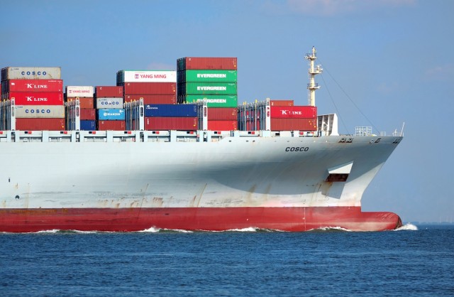 Σε ναυπηγήσεις 20 mega containerships προχωρά η COSCO