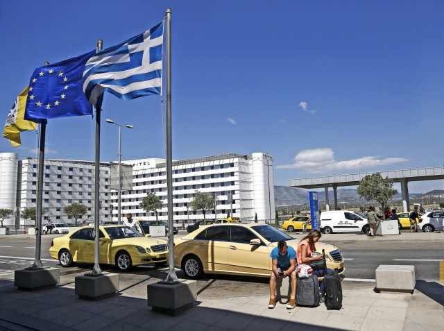 Μειωμένος ο αριθμός των αεροπορικών κρατήσεων προς Ελλάδα