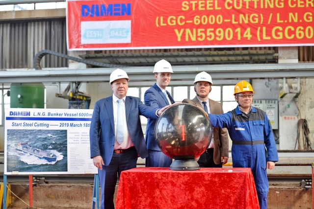 Steel cutting ceremony at Damen Yichang Shipyard_lowres