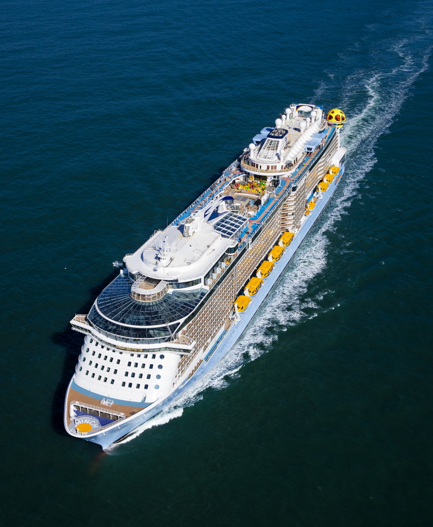 Круизный корабль "spectrum of the seas". Spectrum of the seas круизный лайнер. Спектр морей круизный лайнер. Spectrum of the seas 5*. Владивосток круизный лайнер русь.