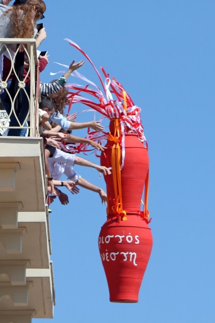 Το έθιμο των «μπότηδων» της Κέρκυρας