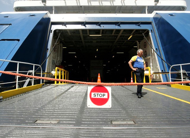 Λήξη της απεργίας στα πλοία – Αύξηση 3% πήραν οι ναυτεργάτες