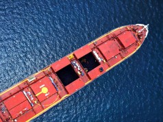 Βλάβη σε φορτηγό πλοίο