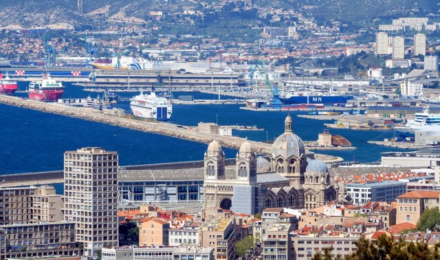 Φόρο για τα ναυτιλιακά καύσιμα προτείνει η Γαλλία