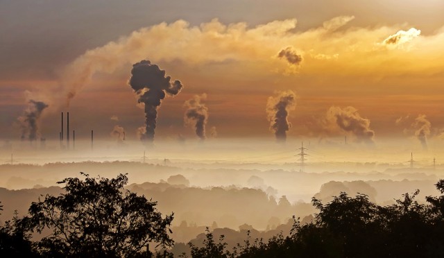 Η Ευρώπη «πρασινίζει», ενώ η Κίνα «χτίζει» εργοστάσια άνθρακα