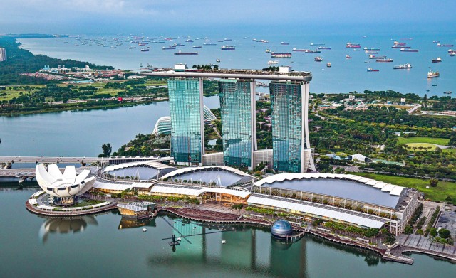 Διακόσια πλοία προμηθεύτηκαν «μολυσμένο» καύσιμο στη Σιγκαπούρη