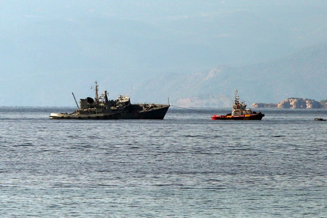 Σύγκρουση πλοίων στον Πειραιά: Στο Ναύσταθμο της Σαλαμίνας ρυμουλκήθηκε το «Καλλιστώ»