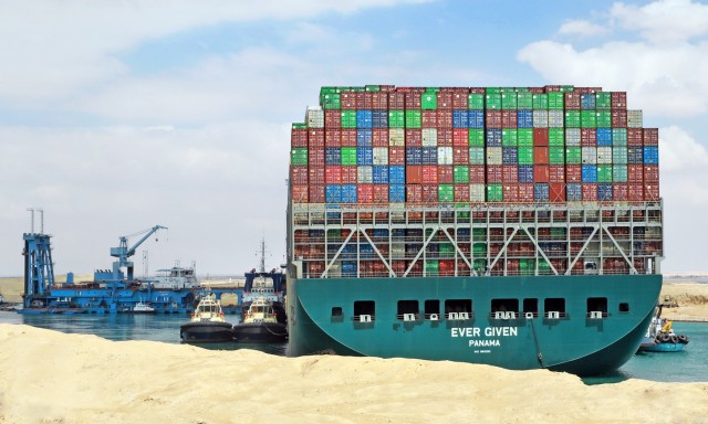 Διώρυγα του Σουέζ: Το «βραχυκύκλωμα» στη θαλάσσια μεταφορά εμπορευμάτων και ο αντίκτυπος στη ναυλαγορά