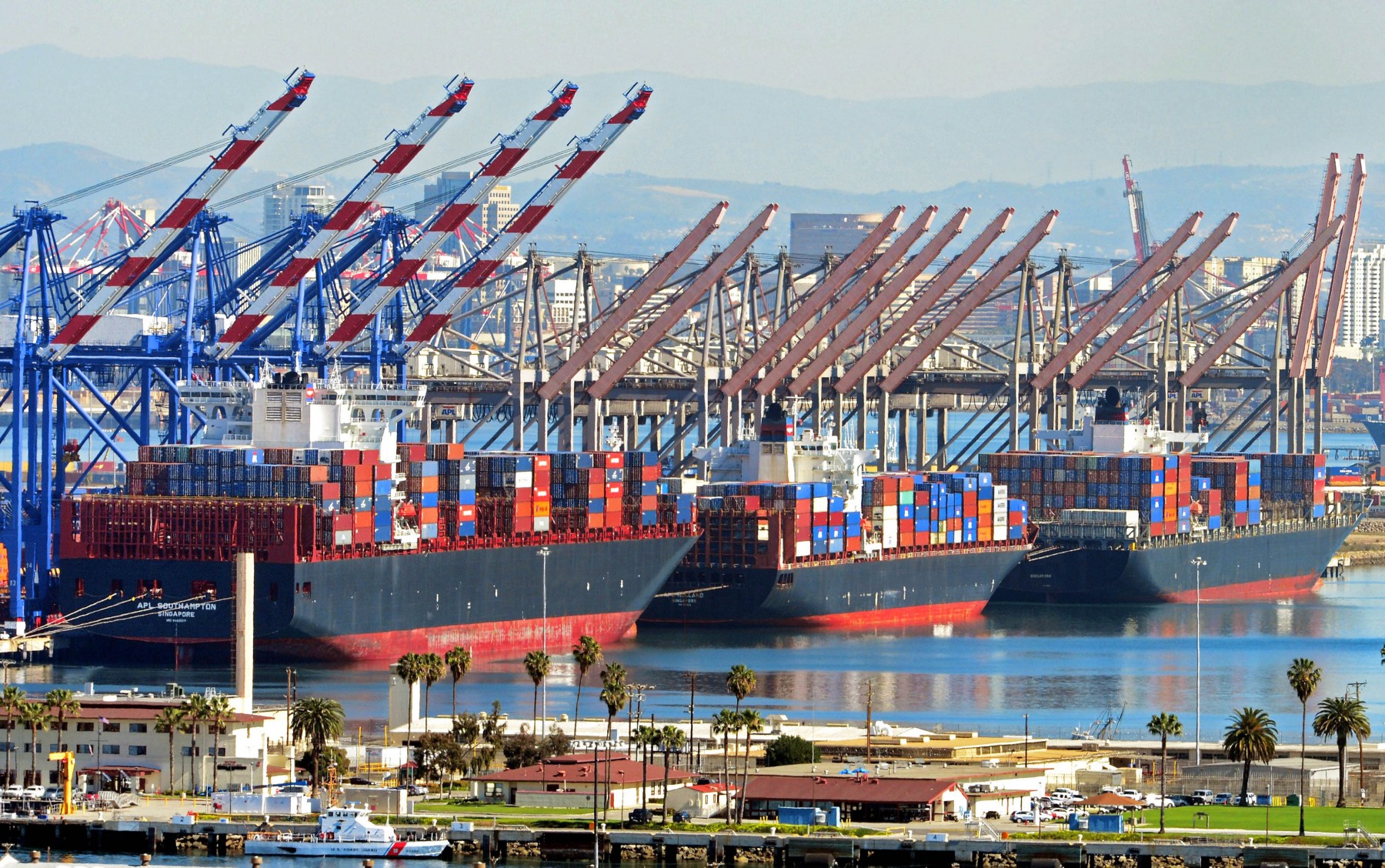 Από ρεκόρ σε ρεκόρ διαχείρισης εμπορευματοκιβωτίων τα λιμάνια του Λος Άντζελες και του Λονγκ Μπιτς