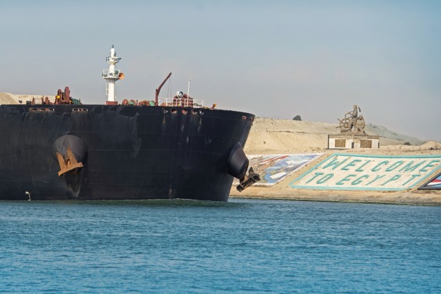 Ημερήσιο ρεκόρ διελεύσεων πλοίων από τη Διώρυγα του Σουέζ