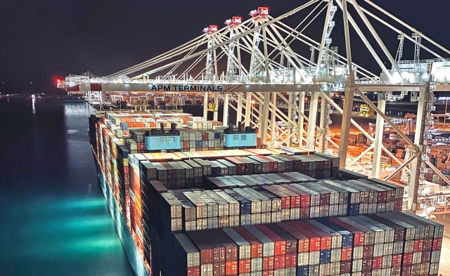 H δράση της Maersk απέναντι στον «πονοκέφαλο» της έλλειψης εμπορευματοκιβωτίων
