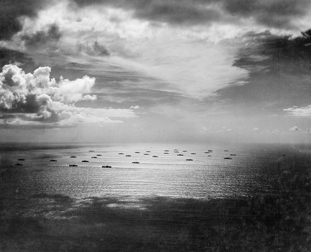 Συμμαχική νηοπομπή, 1942. Πολλά ελληνικά εμπορικά πλοία θα συμμετείχαν σε ανάλογες αποστολές κατά τη διάρκεια του Β' Παγκοσμίου Πολέμου | Πηγή φωτογραφίας: Wikipedia