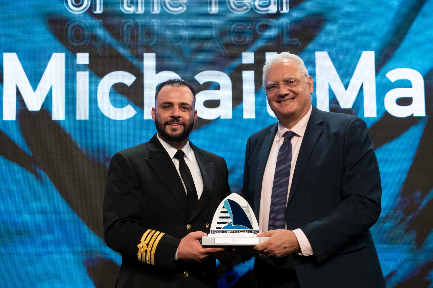 Ναυτικός της Χρονιάς αναδείχθηκε ο καπτ. Μιχαήλ Μακρής της Seajets, καπετάνιος του καταμαράν Sea Jet 2, για τη διάσωση 18 επιβατών από το Αιγαίο μετά τη βύθιση του γιοτ τους τον Αύγουστο του 2021