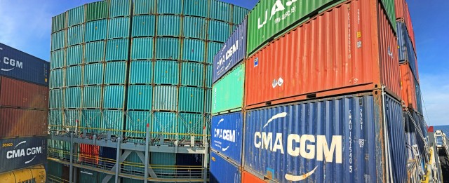 CMA CGM: Stop στη μεταφορά πλαστικών με πλοία της