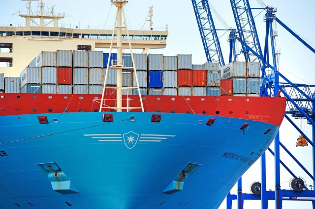 Η Maersk ψηφίζει καθετοποίηση