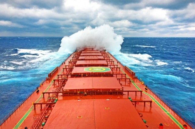 Αβεβαιότητα για τη ναυλαγορά των bulkers βραχυπρόθεσμα