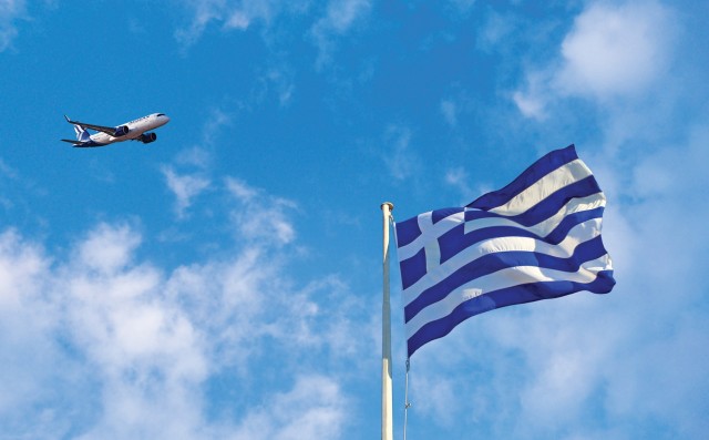 «Απογειώθηκε» η επιβατική κίνηση στα ελληνικά αεροδρόμια