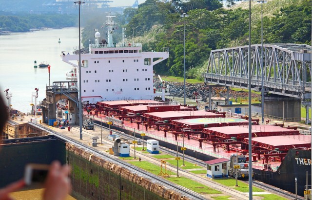 Διώρυγα Παναμά: Αναβολή για τα μέγιστα επιτρεπτά όρια βυθίσματος πλοίων