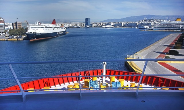 Αυξημένη η διακίνηση επιβατών και εμπορευμάτων από τα ελληνικά λιμάνια