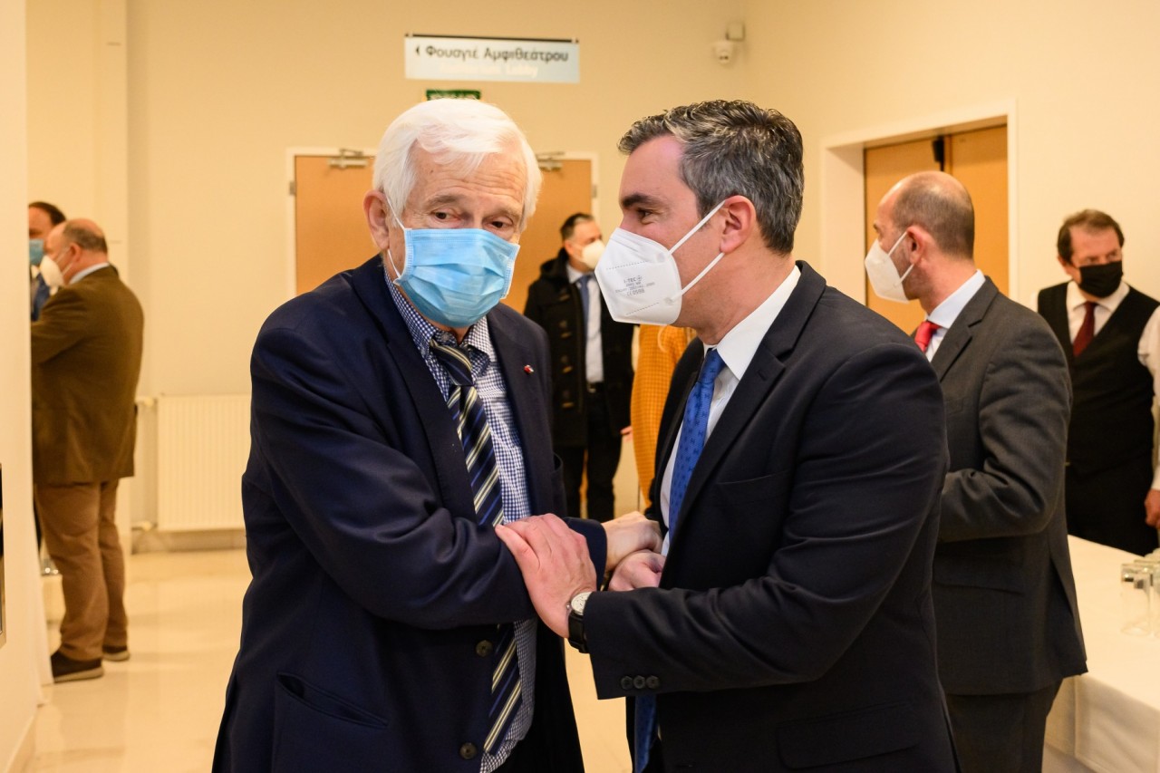 (Α-Δ): Ο κ. Πάνος Λασκαρίδης (Ίδρυμα Αικ. Λασκαρίδη) με τον κ. Ηλία Μπίσια