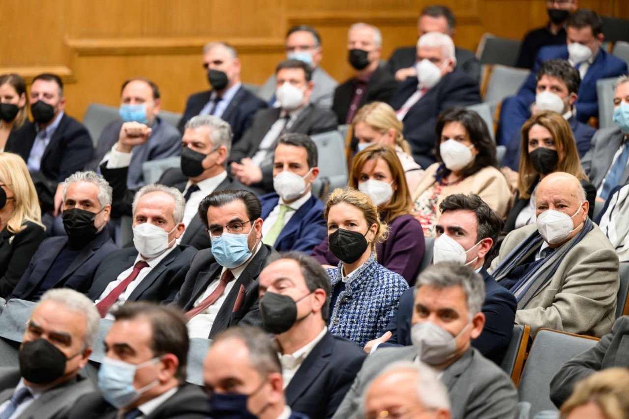 Στιγμιότυπο από την εκδήλωση. Διακρίνονται οι κ.κ.: τ. γ.γ. ΥΝΑΝΠ καθ. Ι. Θεοτοκάς και καθ. Αθ. Πάλλης, ο Στ. Αγγελάκος, ο καπτ. Κ. Κανελλόπουλος, Σπ. Γκούμας, Ι. Μαρτίνου, Π. Μπίσιας, Δ. Πατρίκιος, Β Μπακολίτσας, Μ. Ψάλτη, Μ. Λάμπρος, Β. Καλλιπολίτου και Κ. Σκουρτανιώτη