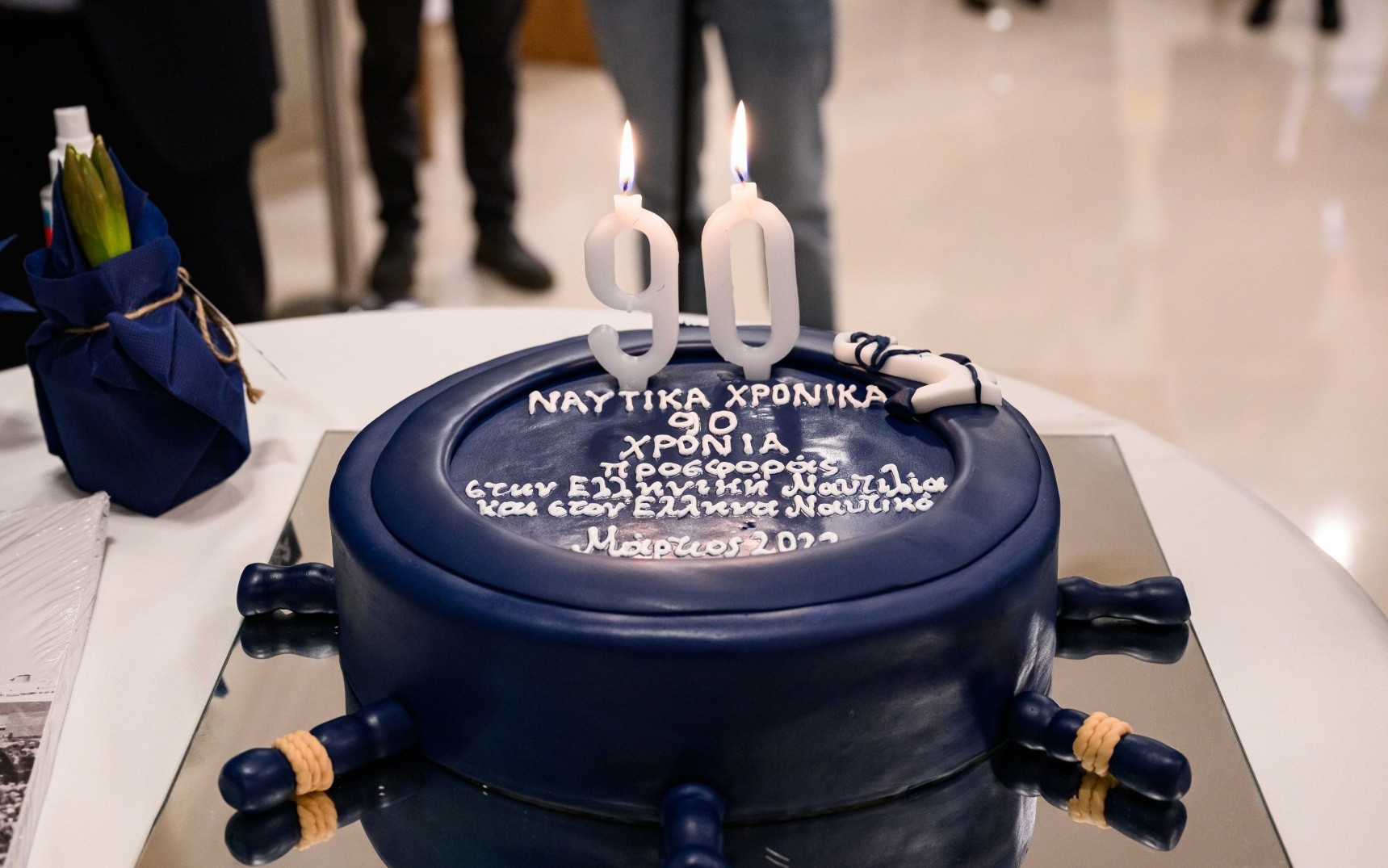 Η γενέθλια τούρτα των Ναυτικών Χρονικών προσφέρθηκε από τον καπτ. Γιάννη Τσούρα (Alpha Bulkers)
