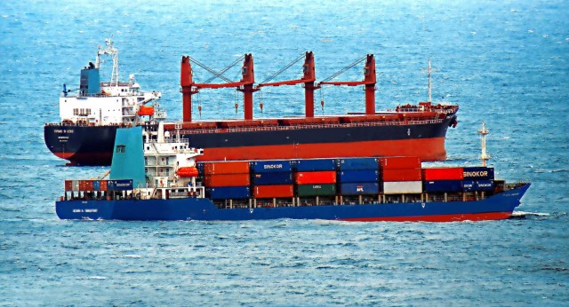 Οι ναύλοι των bulk carriers και των containerships σε υψηλά επίπεδα